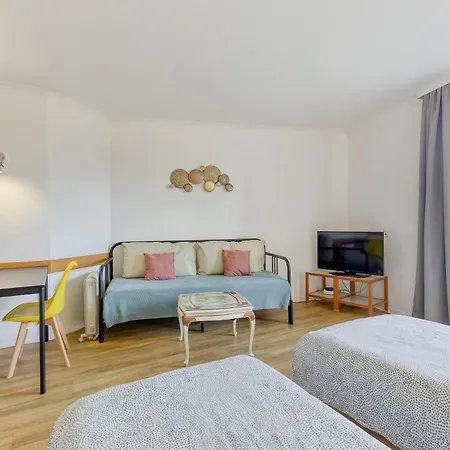 7mn Walk To Metro, In 3* Courbevoie